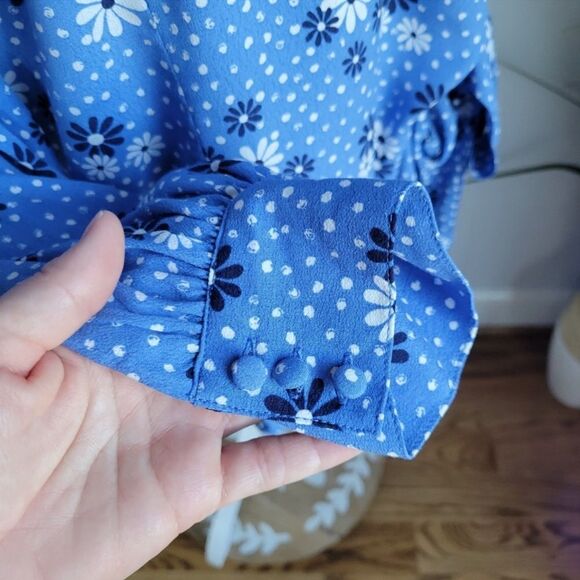 Talbots Petites Blue Flora Wrap Blouse Poet Sleeve V-Neck Flowers & Dots Size LP - Picture 9 of 16